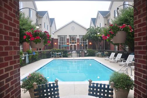Homewood Suites by Hilton Charlotte Airport - Charlotte - Pileta