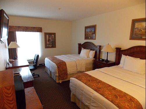Brookside Inn & Suites - White City - Habitación