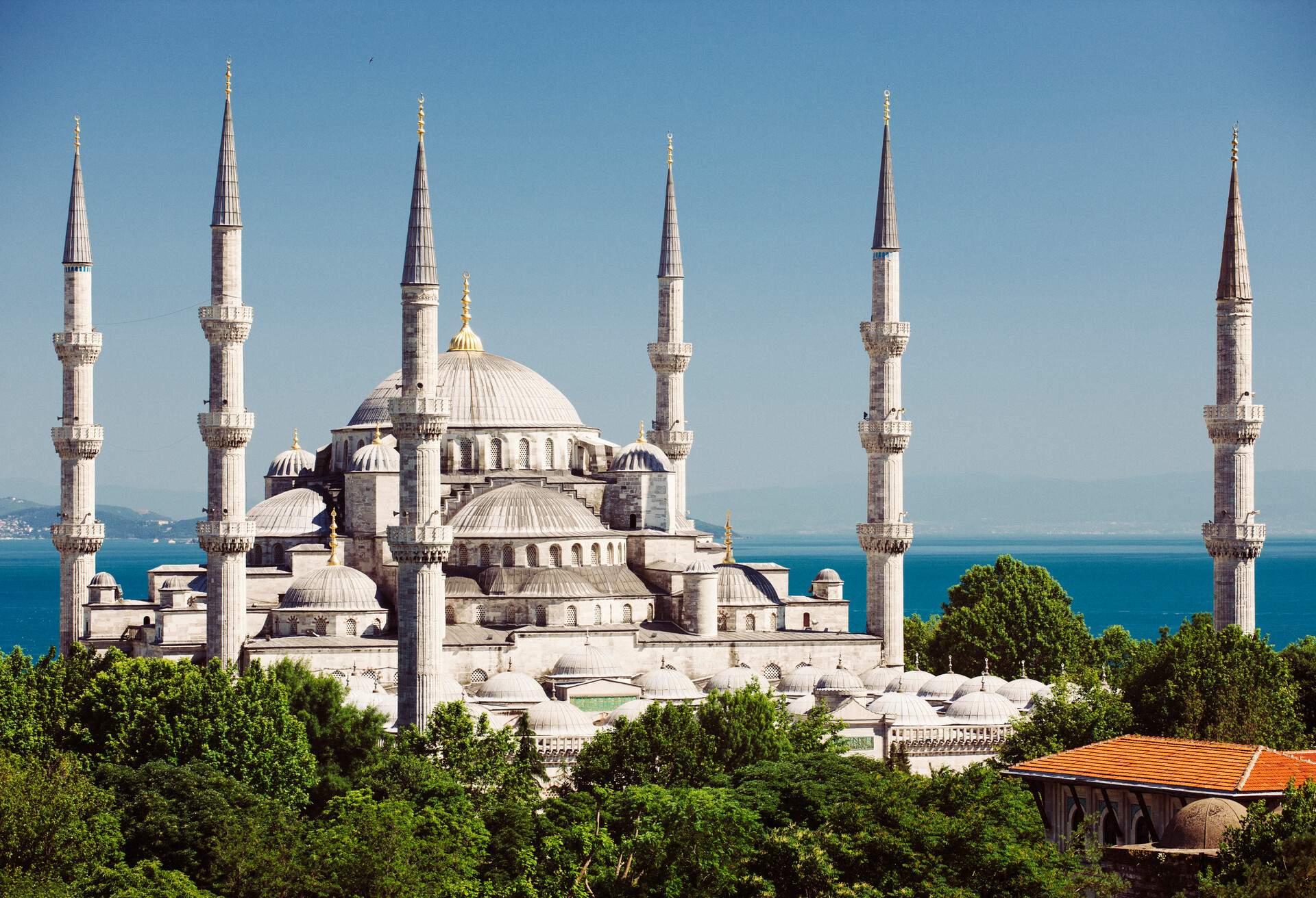 Turkey,Istanbul,Sultanhamey,Blue Mosque against blue sky with Bosphorus behind