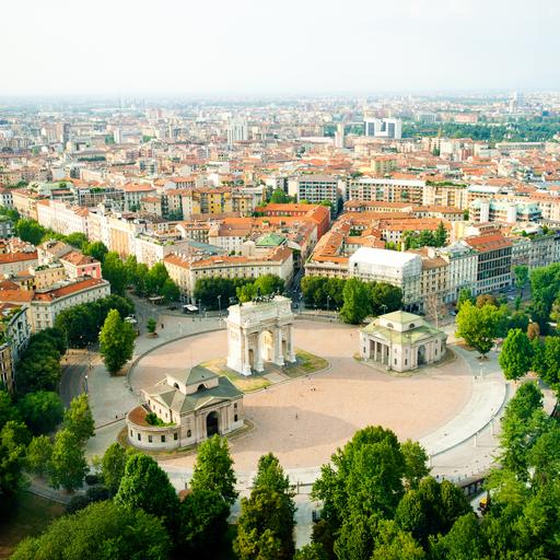 Milán