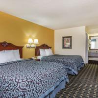 Days Inn & Suites By Wyndham Warner Robins Near Robins Afb