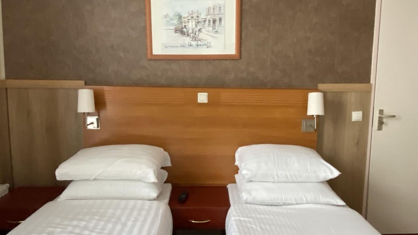 Hotel Isis