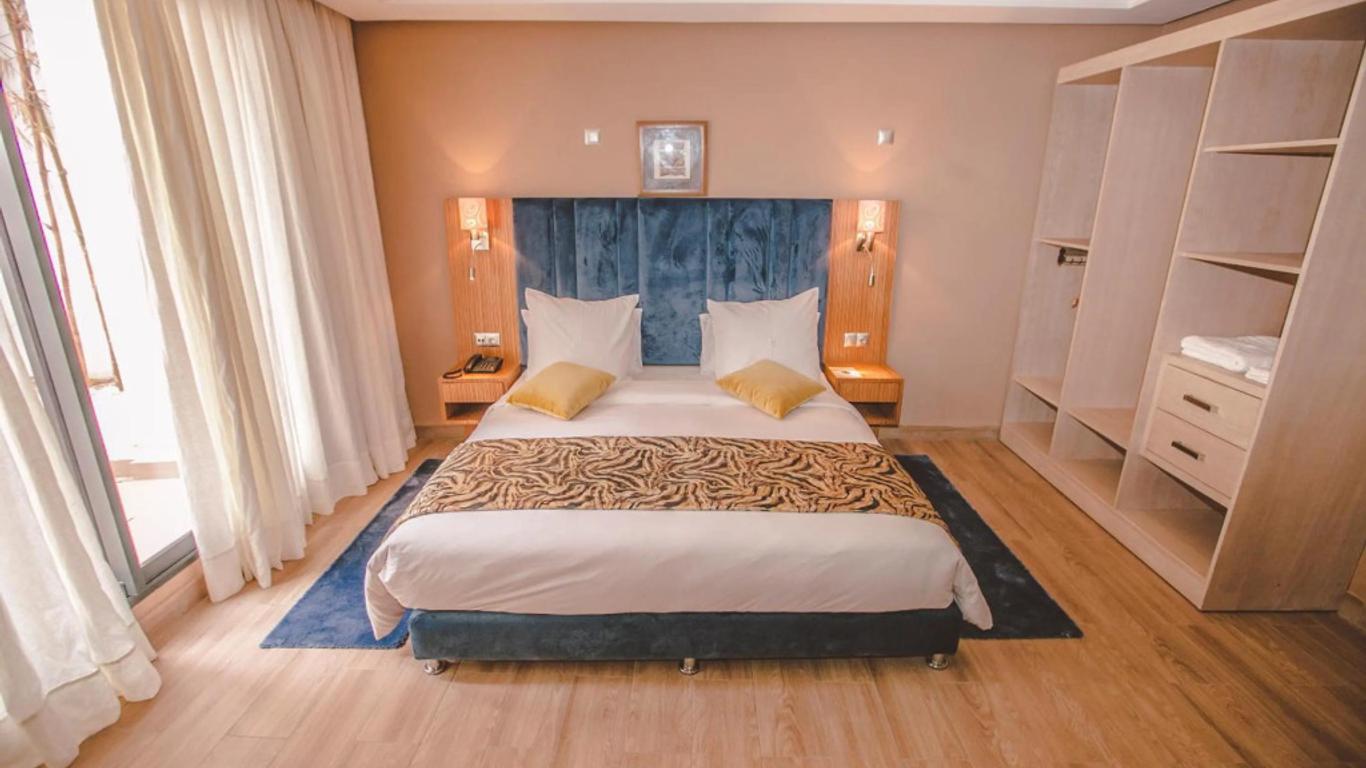 New Art's DownTown Hotel