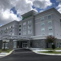 Holiday Inn & Suites - Fayetteville W-Fort Bragg Area