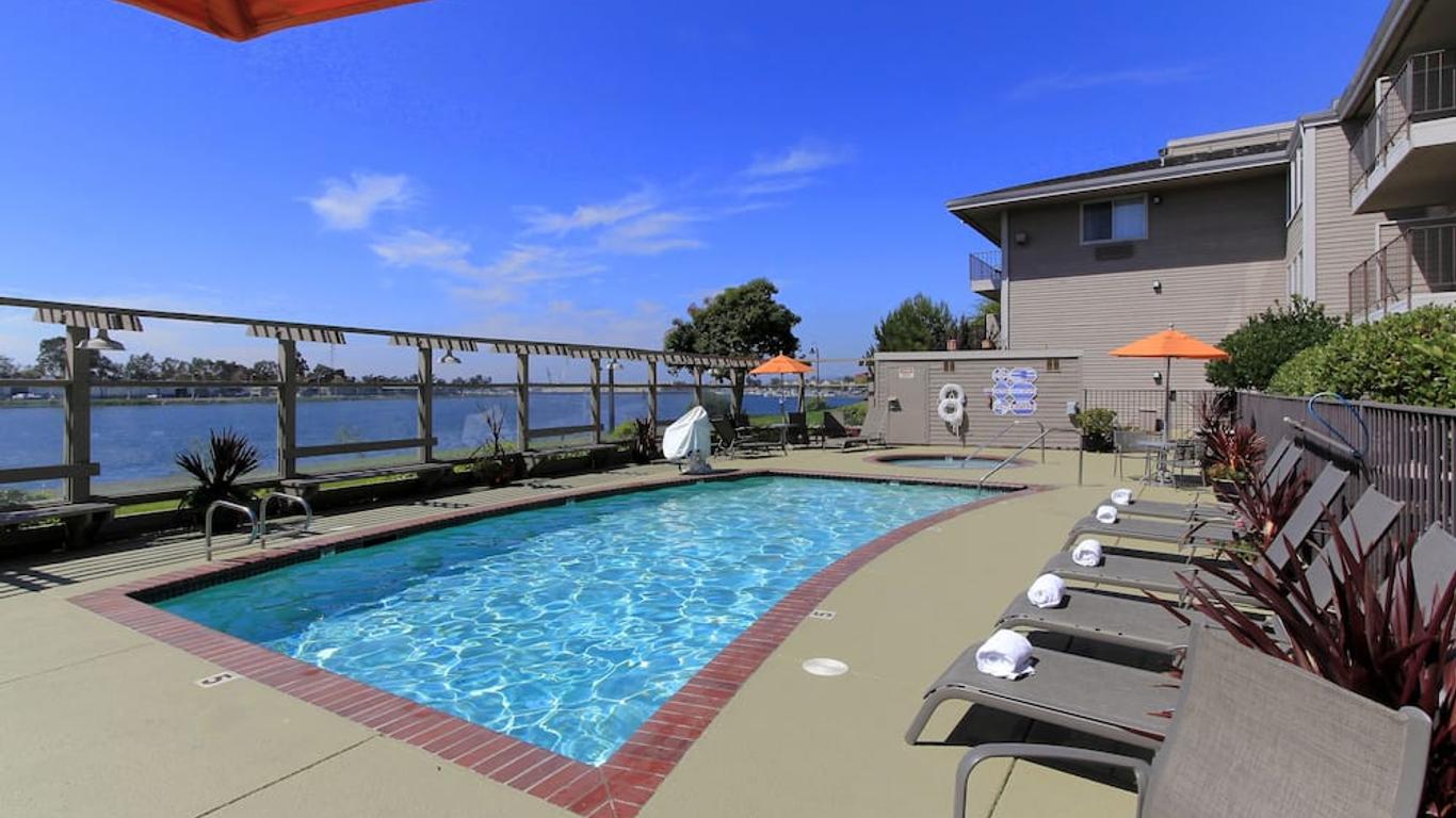 Executive Inn & Suites