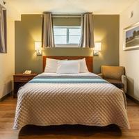 HomeTowne Studios by Red Roof Louisville