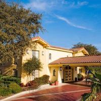Super 8 by Wyndham Austin South / I-35