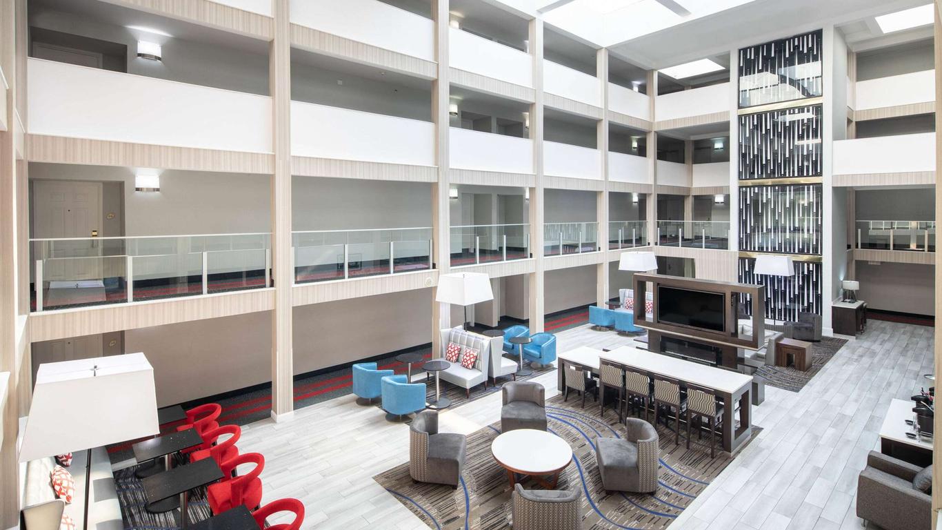 La Quinta Inn & Suites by Wyndham Atlanta Airport South