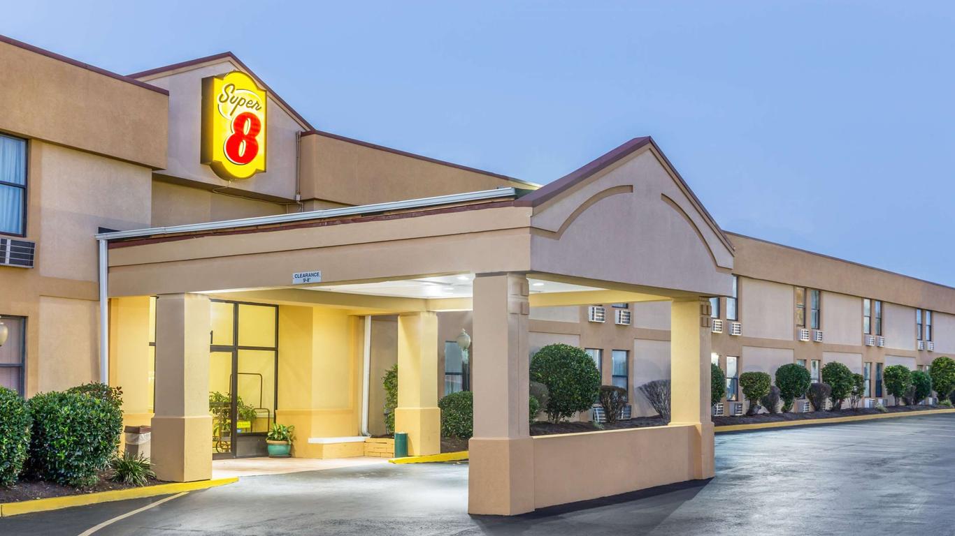 Super 8 by Wyndham Knoxville Downtown Area