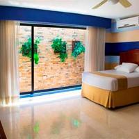 Hotel Plaza Colonial