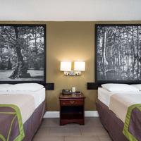 Super 8 by Wyndham Greensboro/Coliseum/Conv.