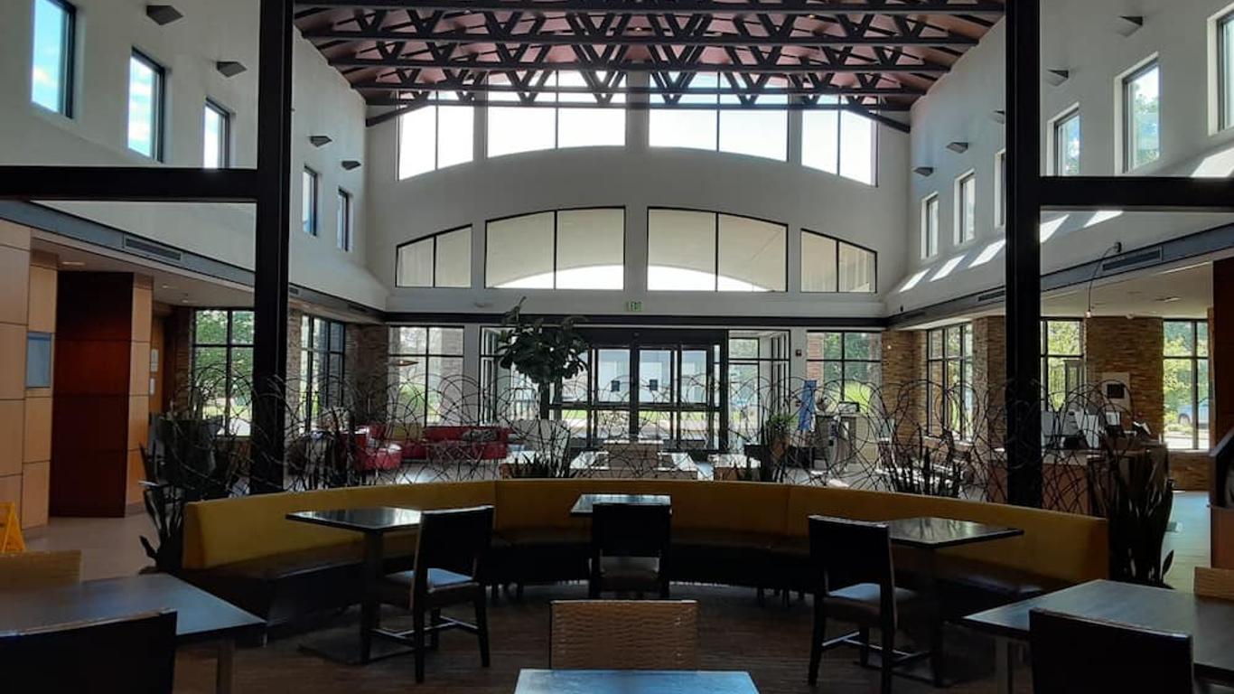 Embassy Suites by Hilton Detroit Metro Airport