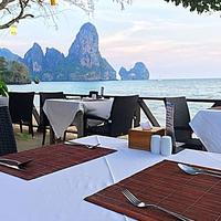 Tonsai Bay Resort