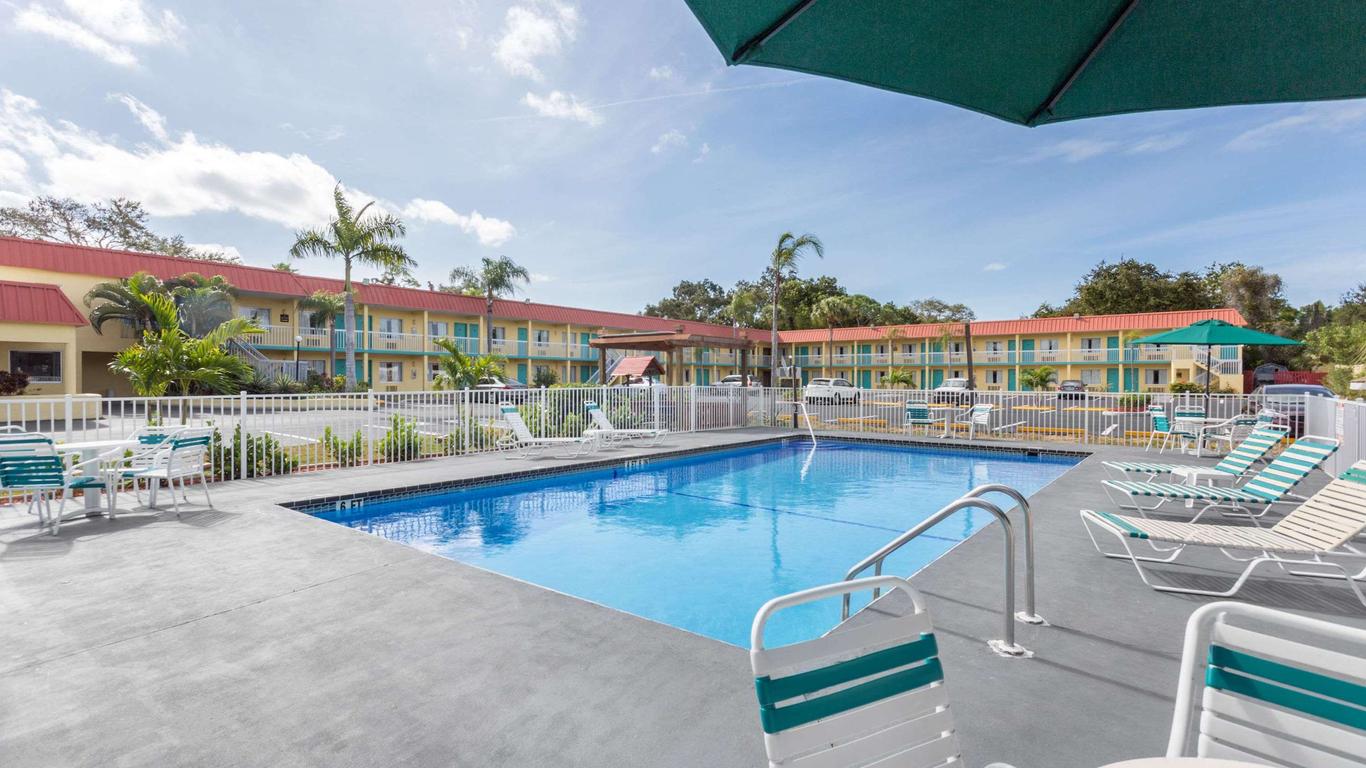 Super 8 by Wyndham Sarasota Near Siesta Key