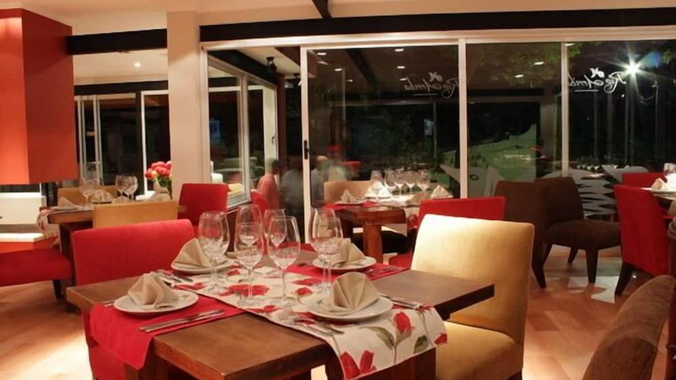 Rio Arriba Suites Apartments y Resto