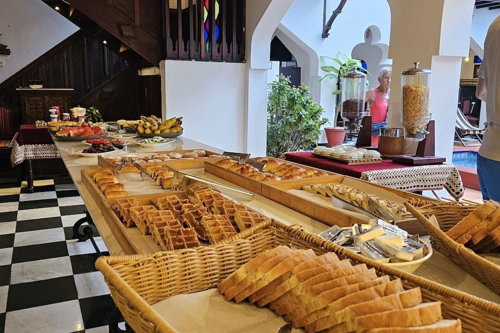 Dhow Palace Hotel