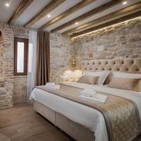 Le Premier Luxury Rooms