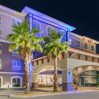 Holiday Inn Express & Suites St. Petersburg - Madeira Beach