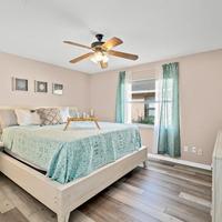 Walk to the Beach - 3/2 Beach Themed Townhome - Dog Friendly