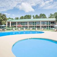 Ramada by Wyndham & Suites Warner Robins