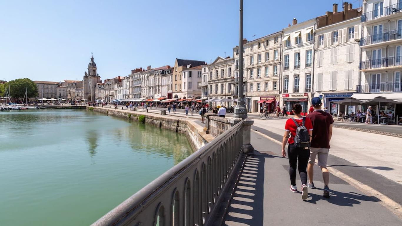 Tour de Nesle La Rochelle Vieux Port 3 etoiles