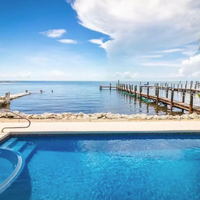 Keys Oceanfront Beauty 8-10 guests Dock and pool